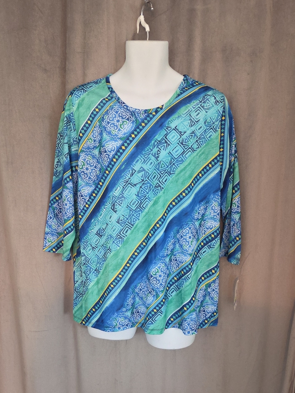 NWT XL Alia Blue and Green Patterned Short Sleeve Top